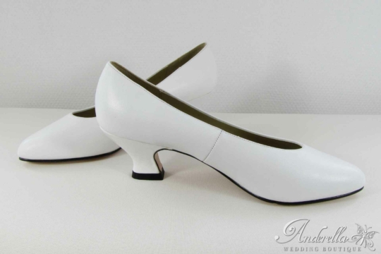 Bőr menyasszonyi cipő alacsony sarokkal