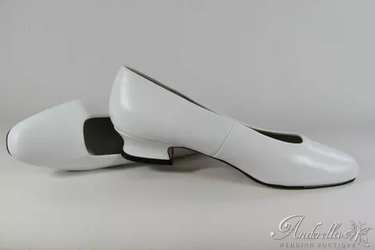 Bőr menyasszonyi cipő lapos sarokkal - 38
