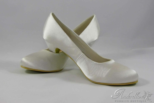 Ekrü szatén menyasszonyi cipő- alacsony sarokkal