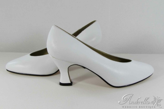 Bőr menyasszonyi cipő középmagas sarokkal
