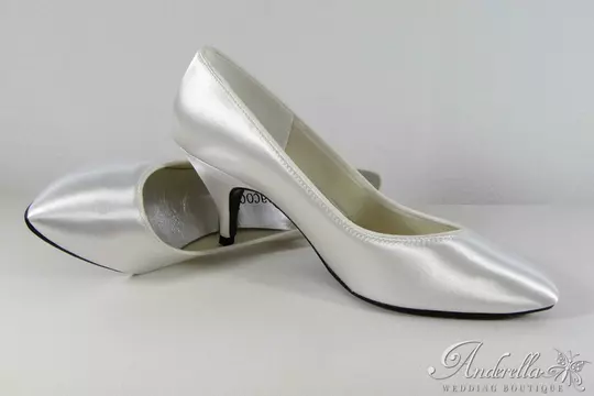 Középmagas, fényes szatén menyasszonyi cipő - 365