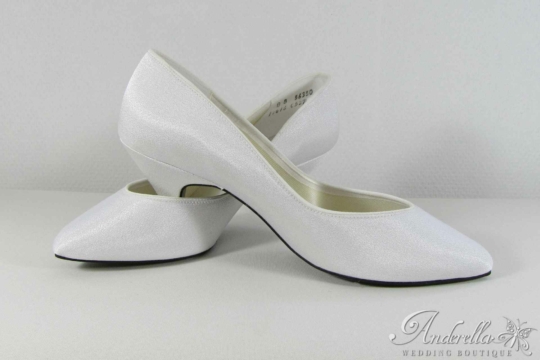 Középmagas, matt szatén menyasszonyi cipő