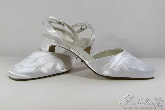 Exkluzív menyasszonyi cipő szandál - hímzett - 38