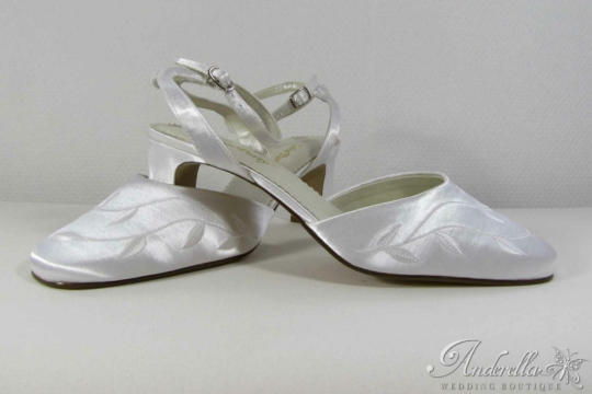 Exkluzív menyasszonyi cipő szandál - hímzett