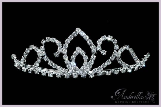 Tiara - íves csúcsdísszel