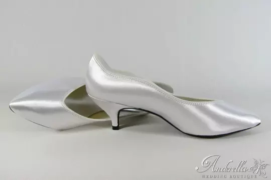 Törpesarkú, hullámos menyasszonyi cipő - 375