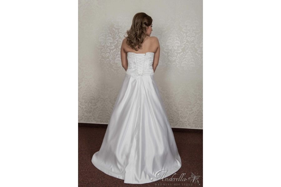 Elegáns A-vonalú menyasszonyi ruha