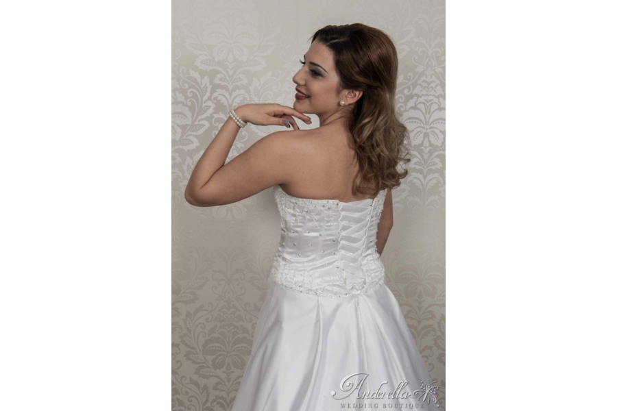 Elegáns A-vonalú menyasszonyi ruha