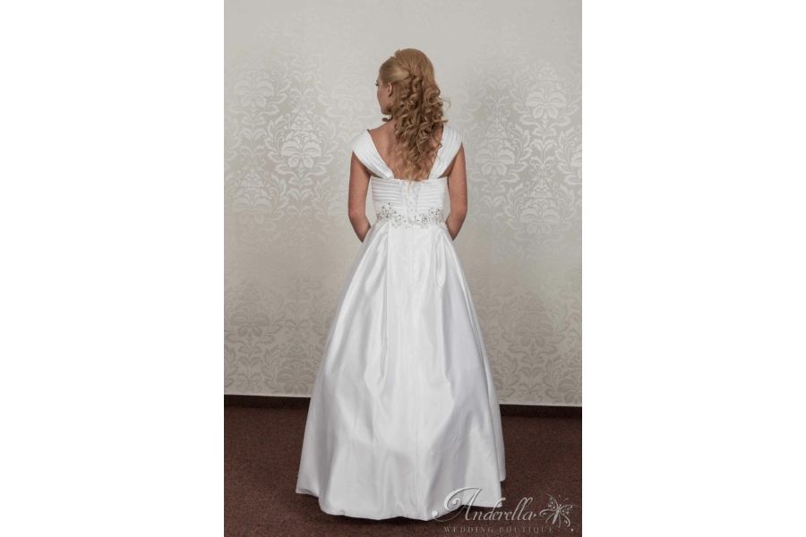 letisztult szabásvonalú menyasszonyi ruha