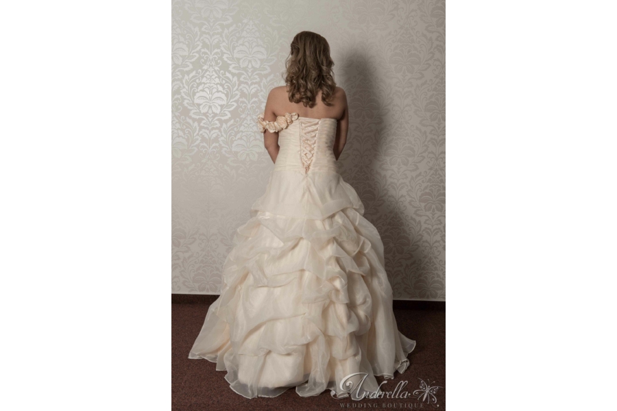 Pezsgőszínű menyasszonyi ruha