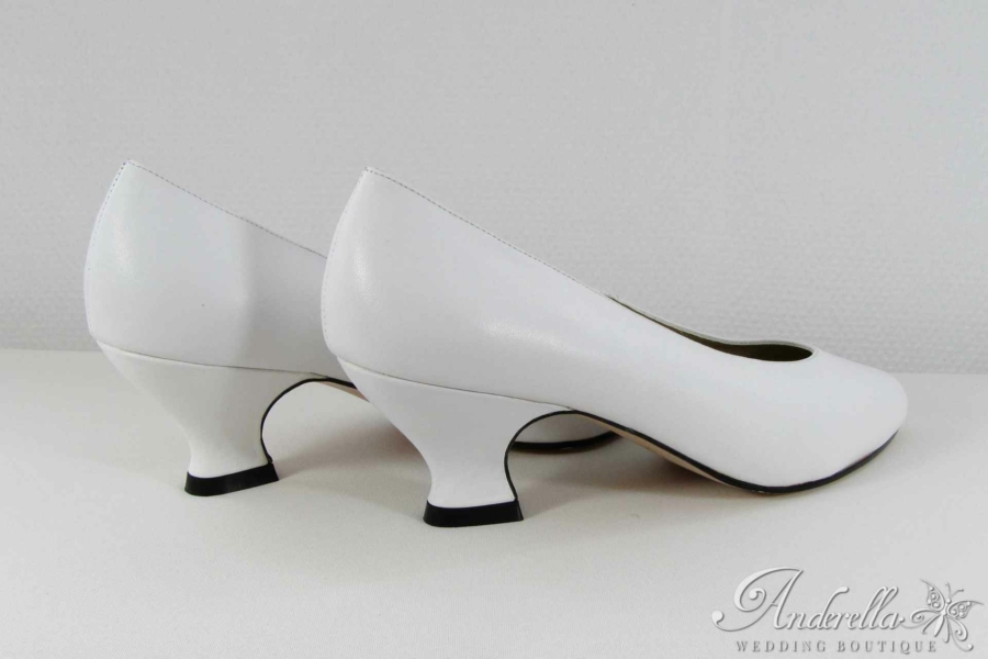 Bőr menyasszonyi cipő alacsony sarokkal