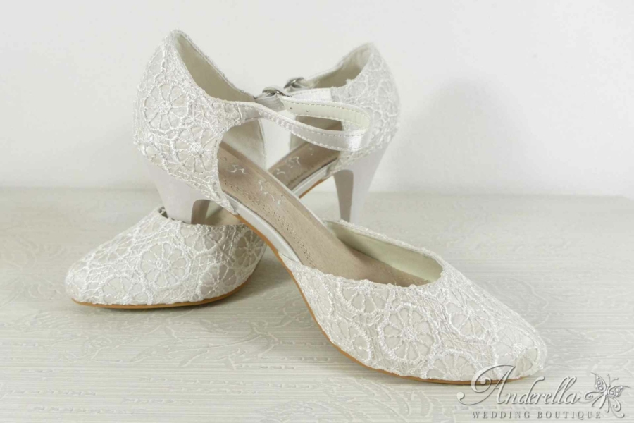 Csipke menyasszonyi cipő alacsony sarokkal