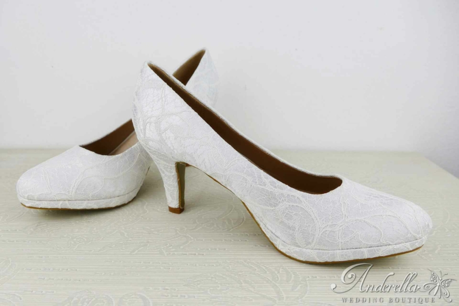 Csipke menyasszonyi cipő - kényelmes sarokkal