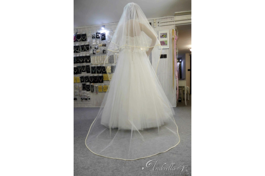 Szatén szalaggal szegett kristálytüll menyasszonyi fátyol- ekrü 2 méteres