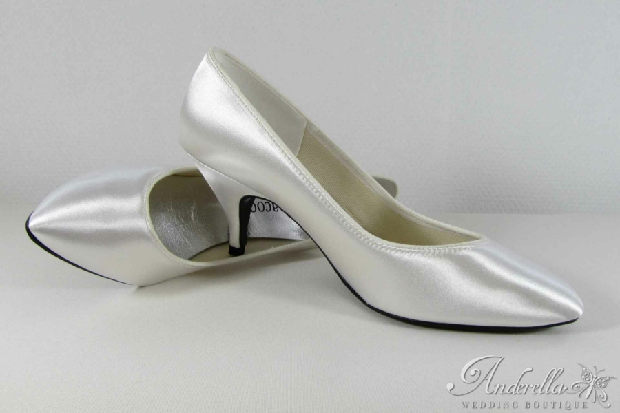 Középmagas, fényes szatén menyasszonyi cipő