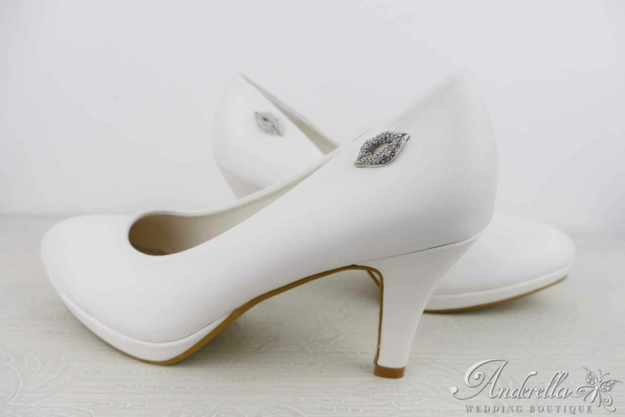 Menyasszonyi cipő - csók szimbólummal