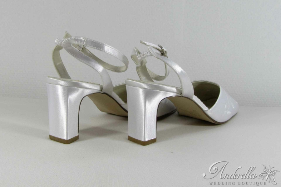 Exkluzív menyasszonyi cipő szandál - hímzett
