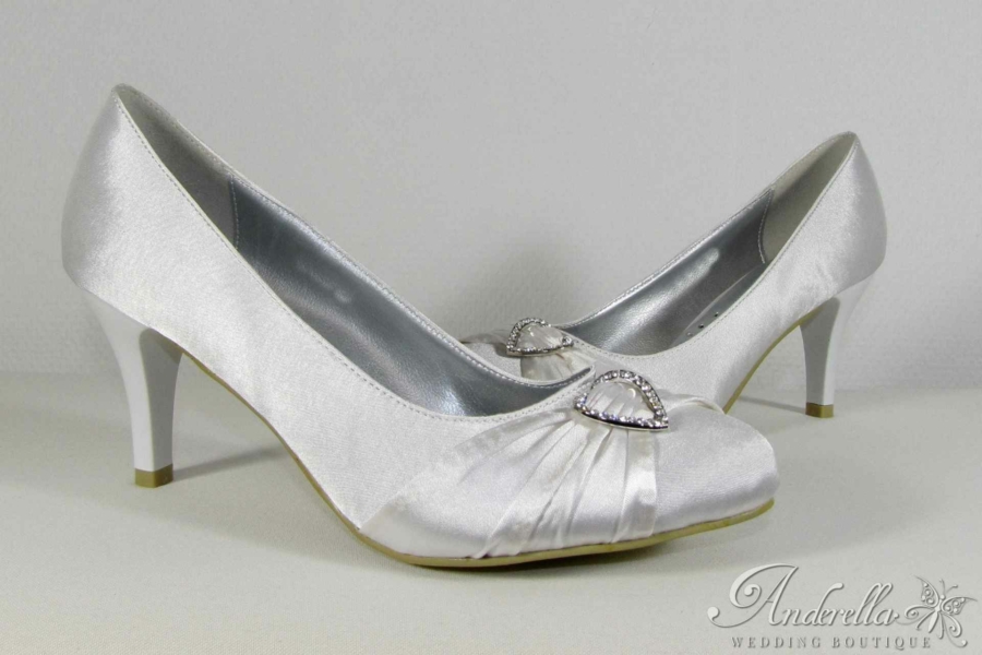Szives szatén menyasszonyi cipő