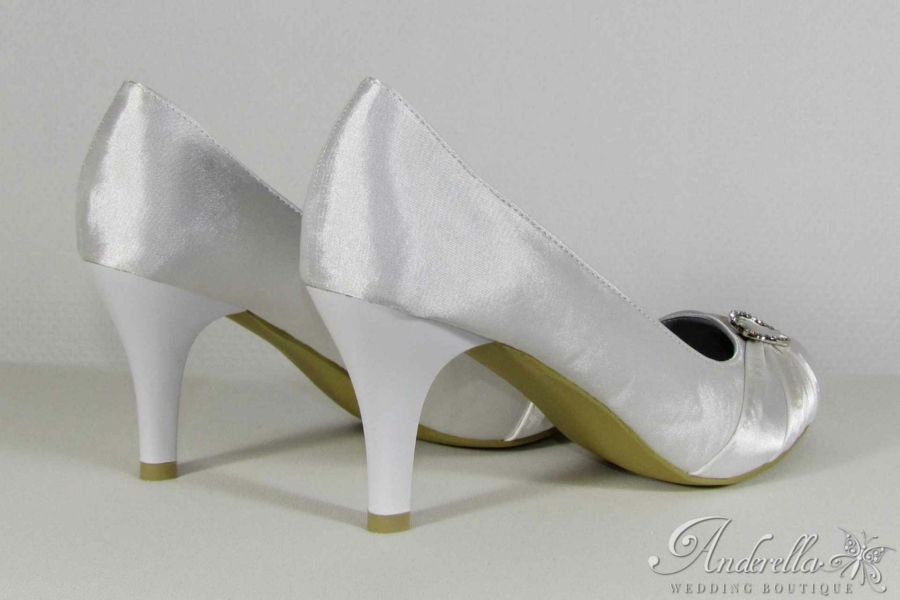 Szives szatén menyasszonyi cipő