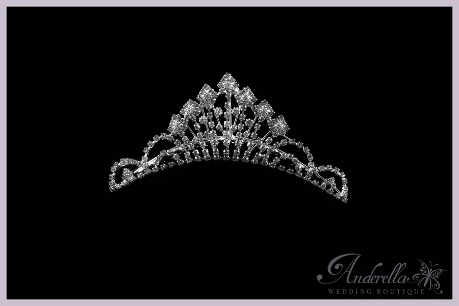 Tiara csattal