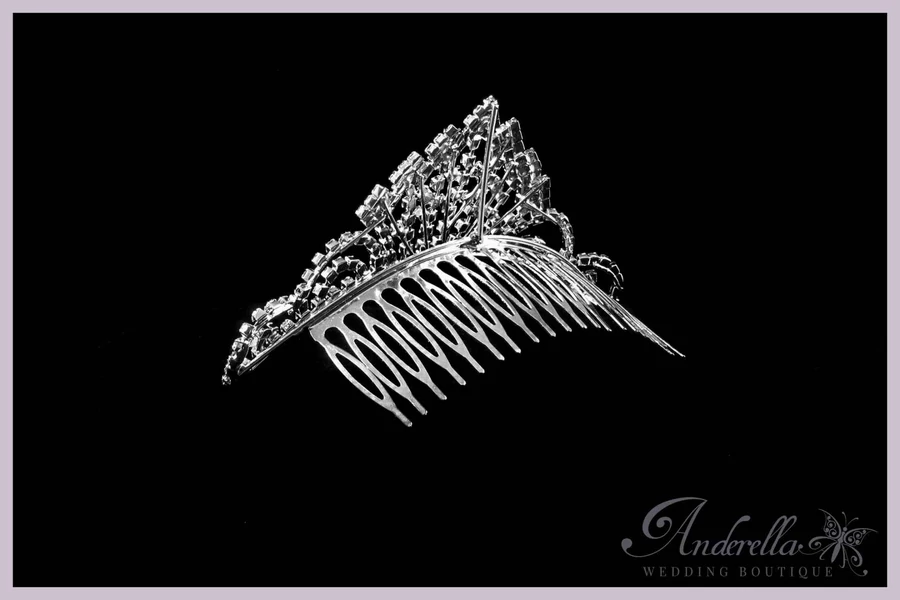 Tiara csattal