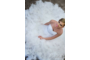 Kép 4/4 - Hercegnős menyasszonyi ruha, hatalmas tüll habokkal díszített uszályrésszel