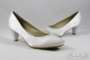 Kép 1/2 - Fehér szatén menyasszonyi cipő- alacsony sarokkal