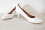 Kép 1/3 - Bőrhatású zárt menyasszonyi cipő - fehér