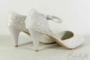 Kép 2/3 - Csipke menyasszonyi cipő alacsony sarokkal