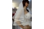 Kép 3/6 - Szatén szalaggal szegett kristálytüll menyasszonyi fátyol- ekrü 2 méteres