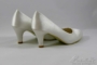Kép 2/2 - Ekrü szatén menyasszonyi cipő- alacsony sarokkal