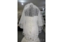 Kép 1/3 - Vékony szatén szalaggal szegett két rétegű menyasszonyi fátyol - törtfehér