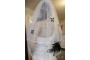 Kép 7/10 - Fekete- fehér menyasszonyi fátyol- 3D csipkével és kristályokkal