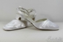 Kép 1/3 - Exkluzív menyasszonyi cipő szandál - hímzett