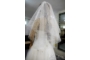 Kép 3/5 - Vágott végű kristálytüll menyasszonyi fátyol - rövidebb fehér színű